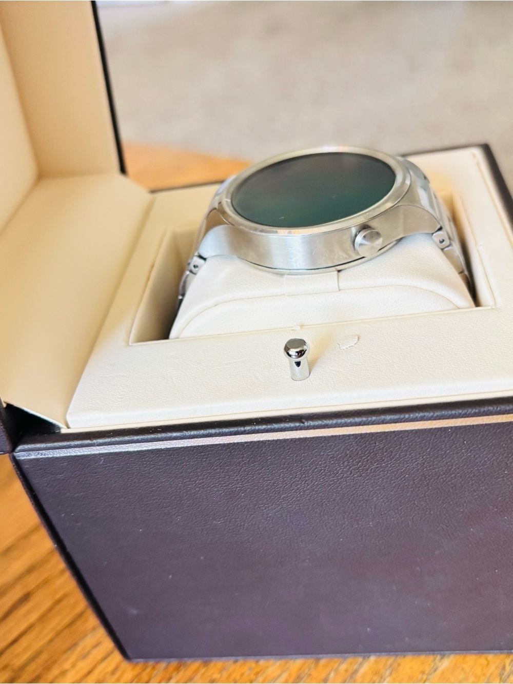 Huawei Silver Smartwatch with Black Dial and Green Accents - Picture 12 of 12
